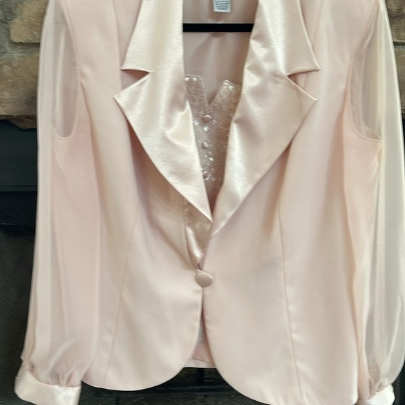 J. R. Nites Woman pink tuxedo-like embellished jacket and skirt. Size 16W - Picture 7 of 16